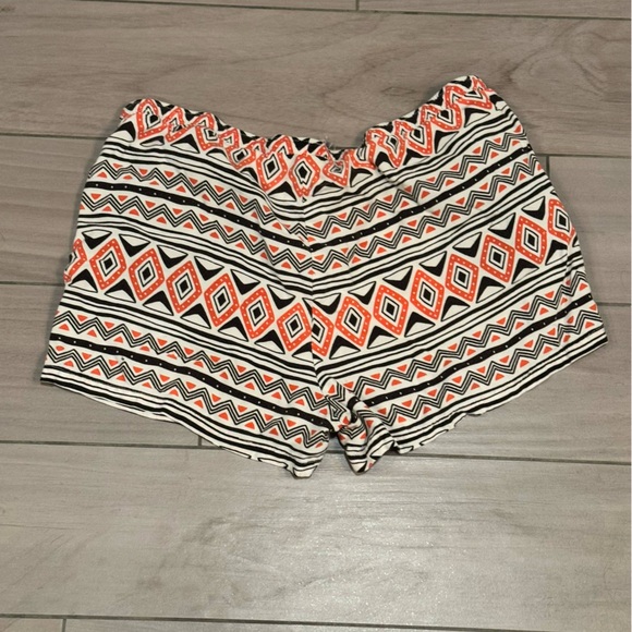 No Boundaries Orange and Black Shorts with Geometric Pattern juniors LARGE - Picture 1 of 5